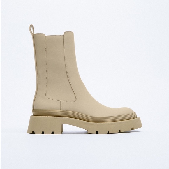 NWT. Zara Cream Rubber Ankle Boots. Size 10. - Picture 1 of 8